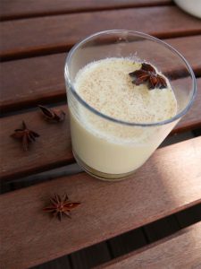 Ayurvedische Gewürzmilch