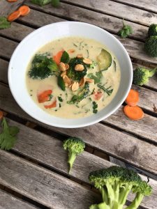 Ayurvedische Erdnuss-Kokos-Suppe