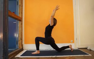 Yoga für Vata – Tiefer Ausfallschritt