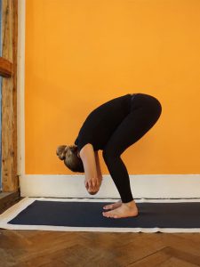 Yin Yoga Stehende Vorbeuge