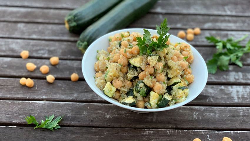 Zucchini-Salat mit Kichererbsen